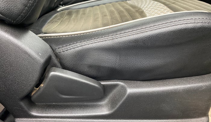 2018 Renault Kwid 1.0 RXT, Petrol, Manual, 29,780 km, Driver Side Adjustment Panel