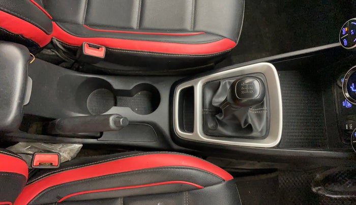 2021 Hyundai VENUE S+ 1.2, Petrol, Manual, 73,267 km, Gear Lever