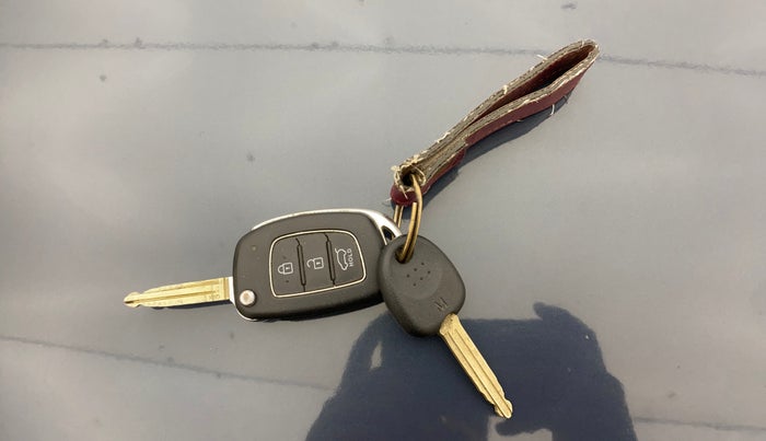 2021 Hyundai VENUE S+ 1.2, Petrol, Manual, 73,267 km, Key Close Up