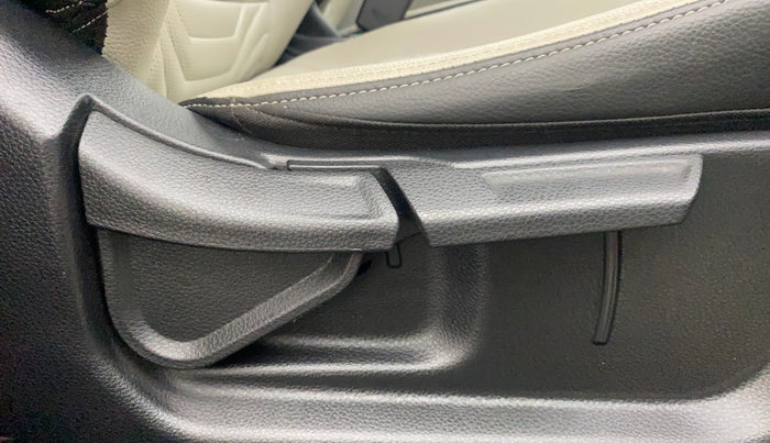 2020 KIA SONET HTX PLUS 1.0 IMT, Petrol, Manual, 29,159 km, Driver Side Adjustment Panel