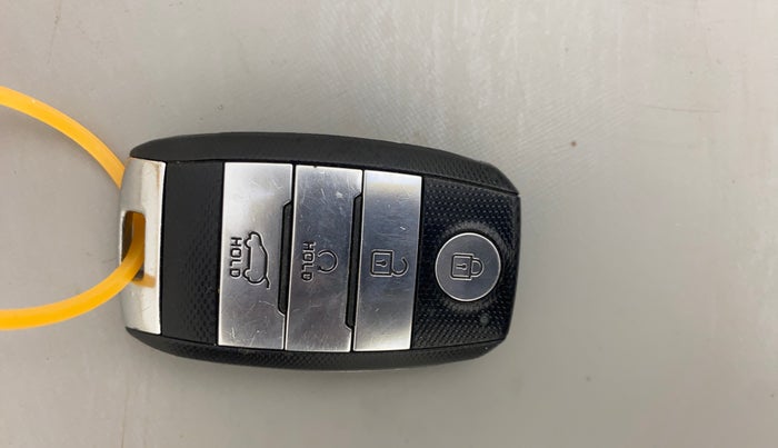 2020 KIA SONET HTX PLUS 1.0 IMT, Petrol, Manual, 29,159 km, Key Close Up