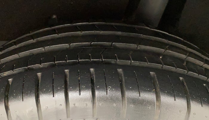 2017 Maruti Baleno ALPHA PETROL 1.2, Petrol, Manual, 5,897 km, Left Rear Tyre Tread