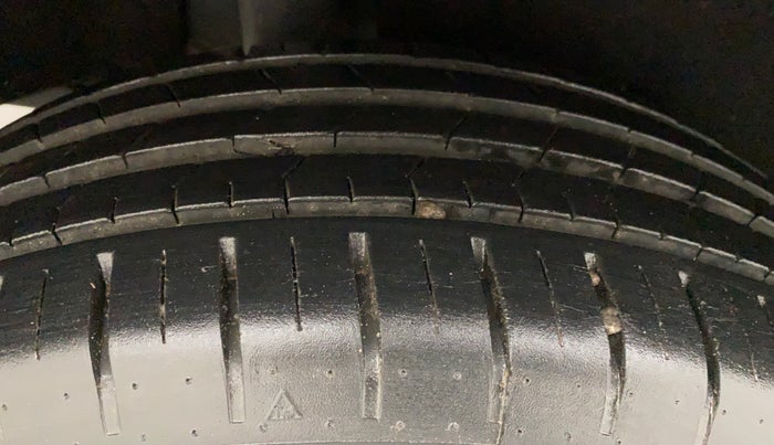 2017 Maruti Baleno ALPHA PETROL 1.2, Petrol, Manual, 5,897 km, Right Rear Tyre Tread