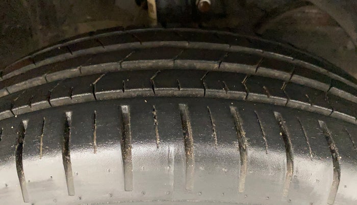 2017 Maruti Baleno ALPHA PETROL 1.2, Petrol, Manual, 5,897 km, Right Front Tyre Tread