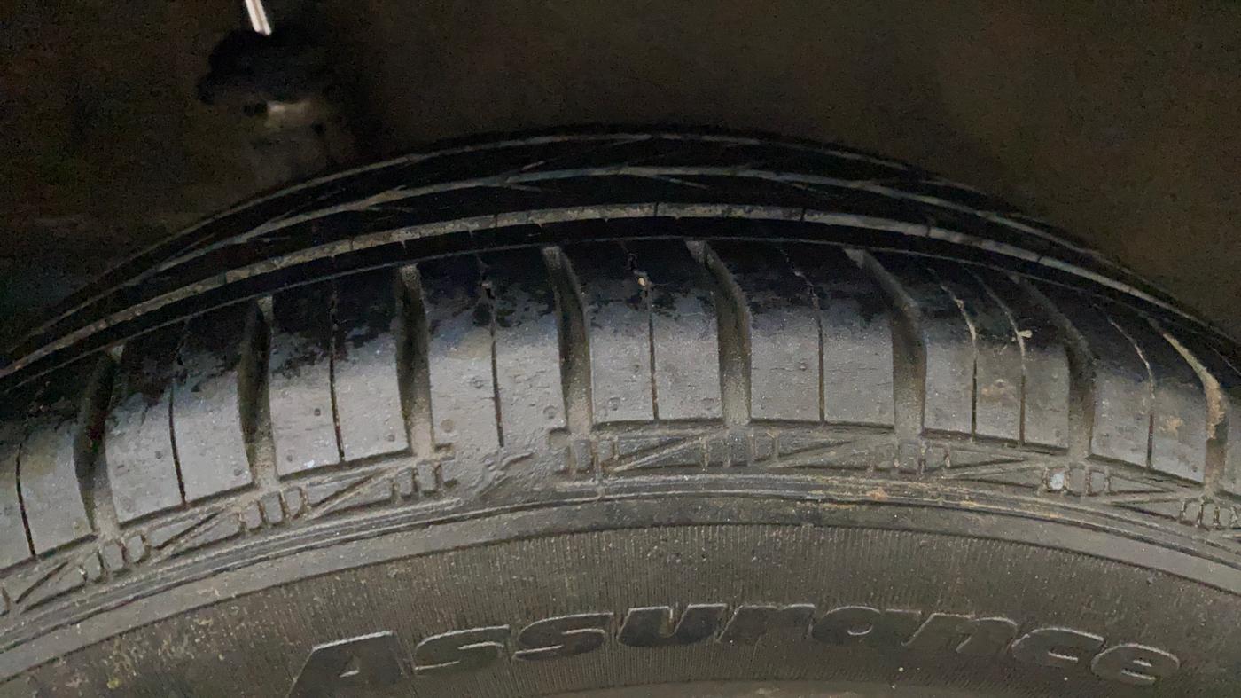 2013 Honda Brio S MT, Petrol, Manual, 73,893 km, Right Rear Tyre Tread
