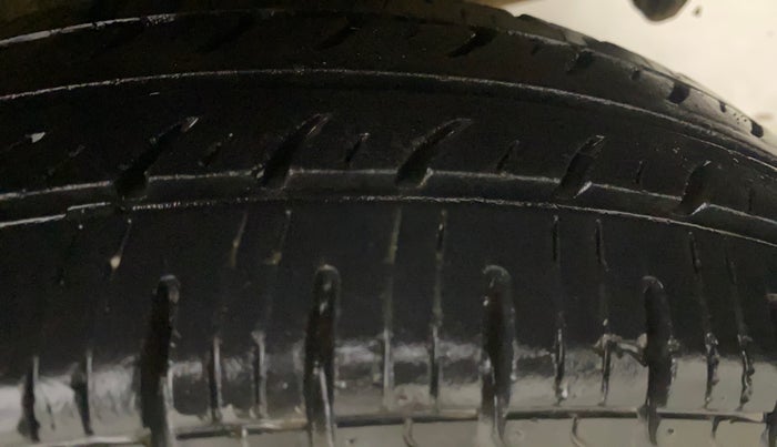 2017 Renault Kwid RXT 1.0 AMT, Petrol, Automatic, 38,949 km, Left Rear Tyre Tread