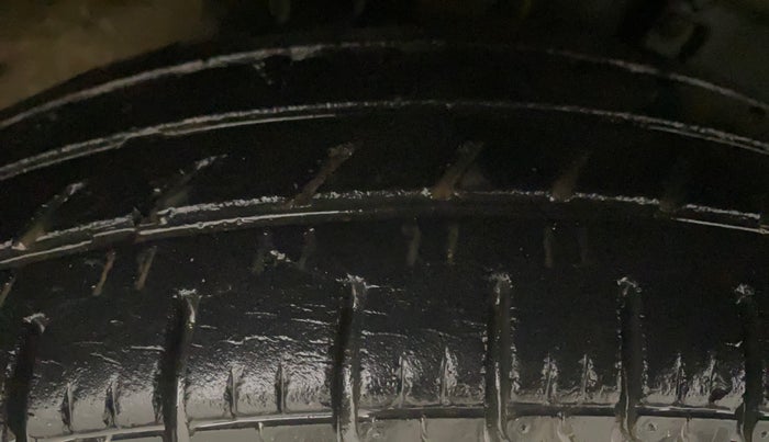 2017 Renault Kwid RXT 1.0 AMT, Petrol, Automatic, 38,949 km, Right Front Tyre Tread