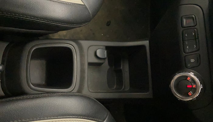 2017 Renault Kwid RXT 1.0 AMT, Petrol, Automatic, 38,949 km, Gear Lever