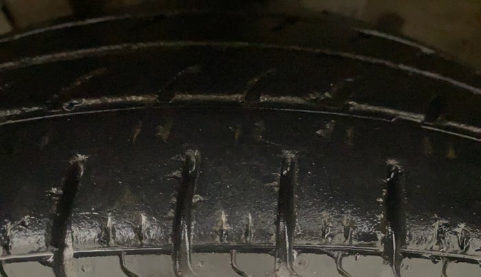 2017 Renault Kwid RXT 1.0 AMT, Petrol, Automatic, 38,949 km, Left Front Tyre Tread