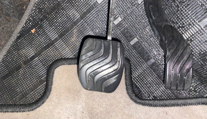 2017 Renault Kwid RXT 1.0 AMT, Petrol, Automatic, 38,949 km, Pedals