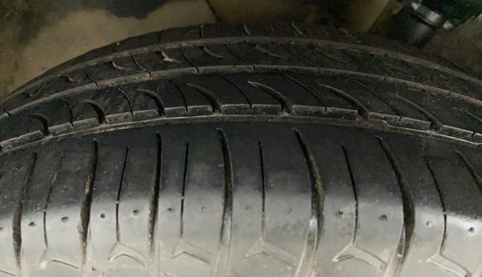 2016 Hyundai Elite i20 MAGNA 1.2, Petrol, Manual, 71,388 km, Left Front Tyre Tread