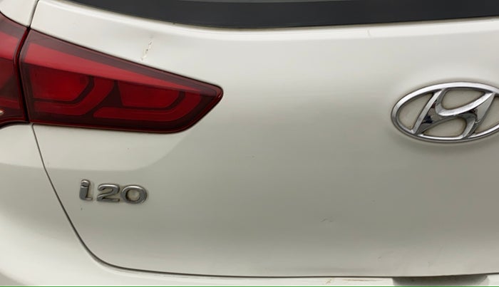 2016 Hyundai Elite i20 MAGNA 1.2, Petrol, Manual, 71,388 km, Dicky (Boot door) - Slightly dented