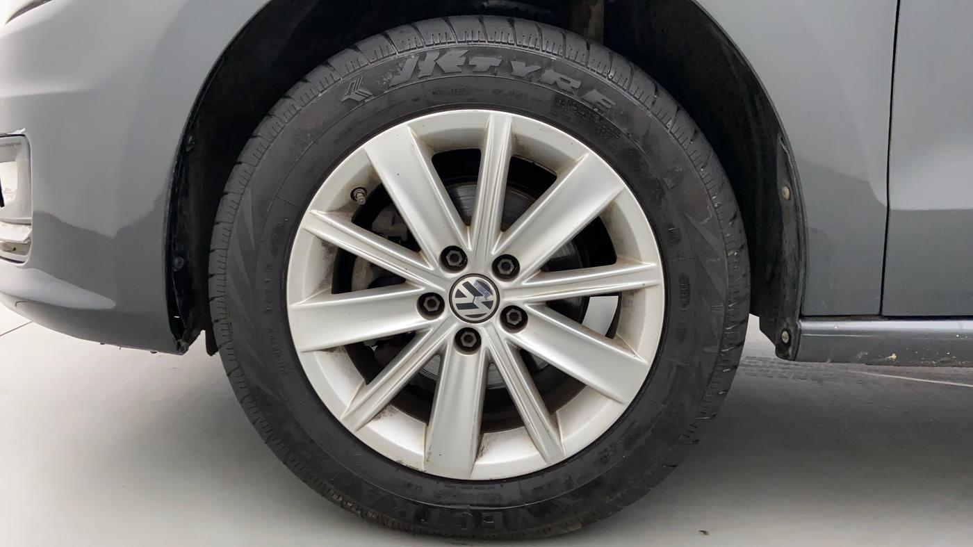 2015 Volkswagen Vento HIGHLINE PETROL, Petrol, Manual, 63,072 km, Left Front Wheel