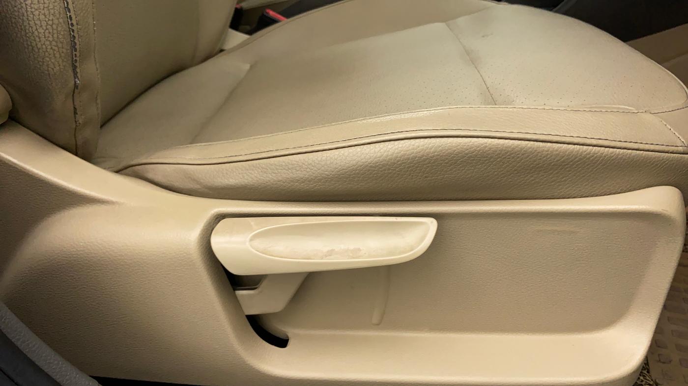 2015 Volkswagen Vento HIGHLINE PETROL, Petrol, Manual, 63,072 km, Driver Side Adjustment Panel