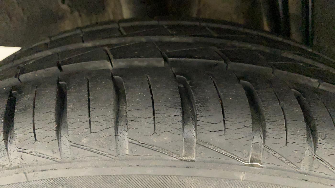 2019 Renault Kwid RXT 1.0 AMT (O), Petrol, Automatic, 25,711 km, Right Rear Tyre Tread