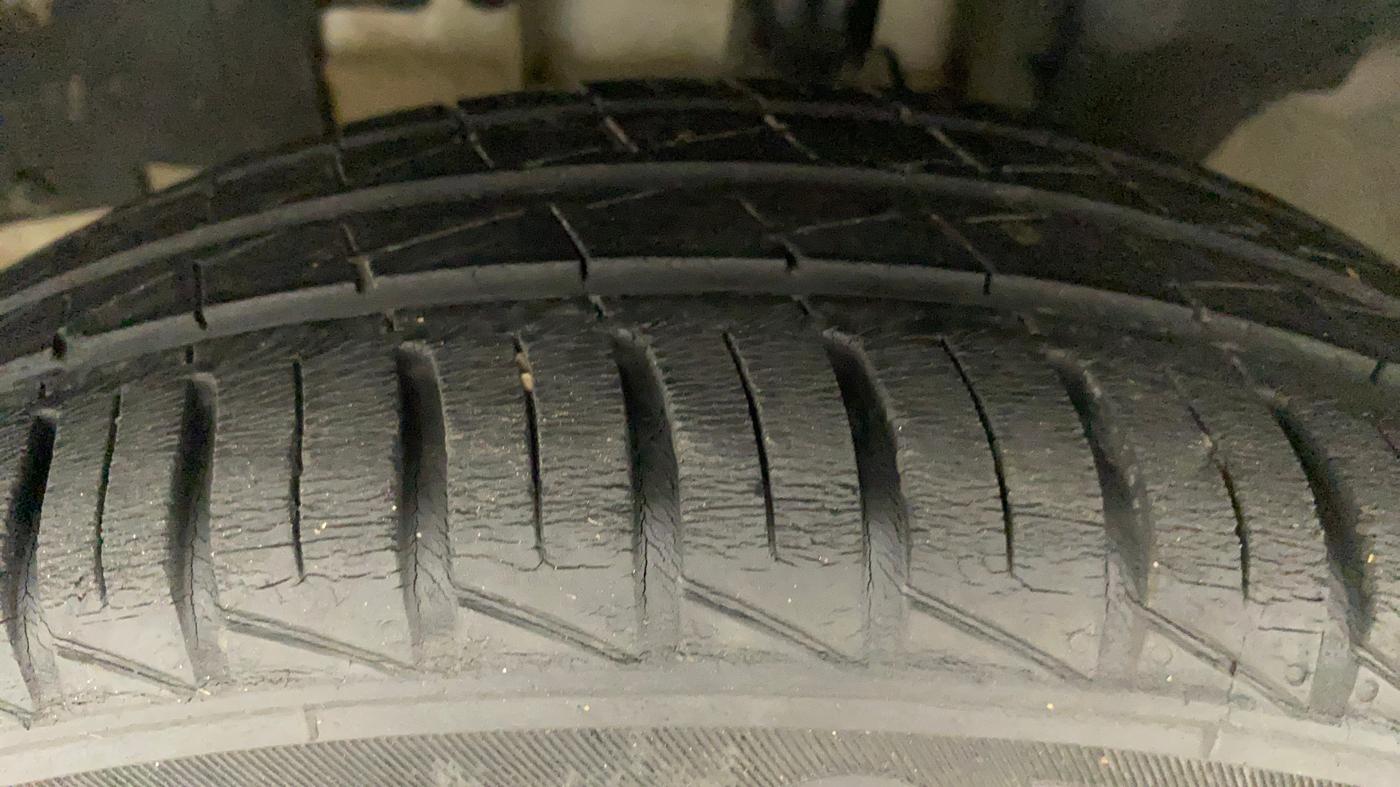 2019 Renault Kwid RXT 1.0 AMT (O), Petrol, Automatic, 25,711 km, Left Front Tyre Tread