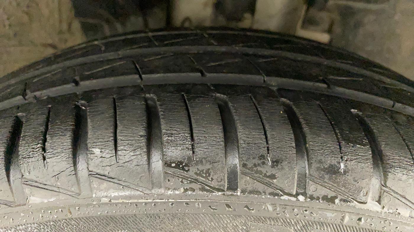 2019 Renault Kwid RXT 1.0 AMT (O), Petrol, Automatic, 25,711 km, Right Front Tyre Tread