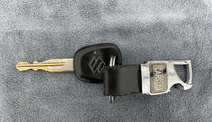 2011 Maruti Swift LXI D, CNG, Manual, 80,296 km, Key Close Up