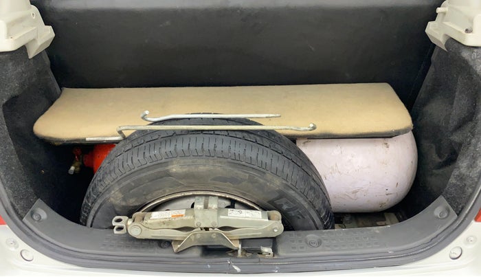 2011 Maruti Swift LXI D, CNG, Manual, 80,296 km, Boot Inside