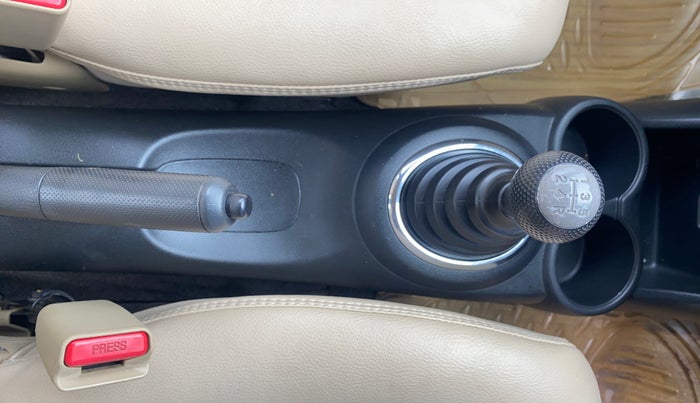 2015 Honda Amaze 1.5L I-DTEC SX, Diesel, Manual, 71,032 km, Gear Lever