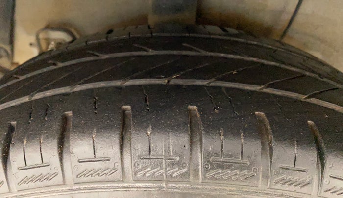2016 Hyundai Xcent S AT 1.2, Petrol, Automatic, 36,323 km, Right Rear Tyre Tread
