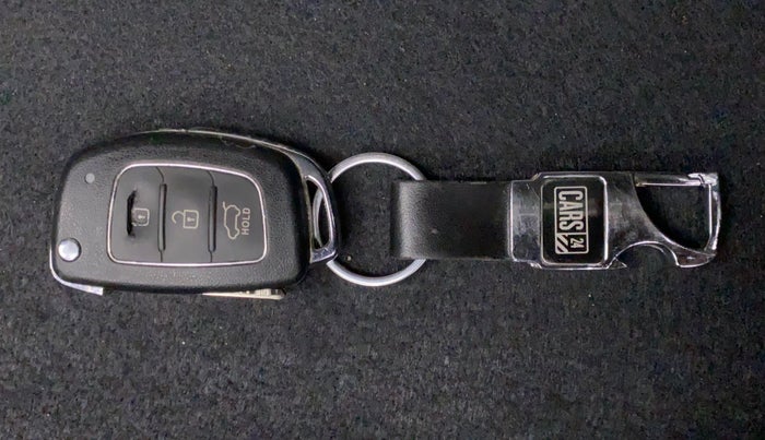 2016 Hyundai Xcent S AT 1.2, Petrol, Automatic, 36,323 km, Key Close Up