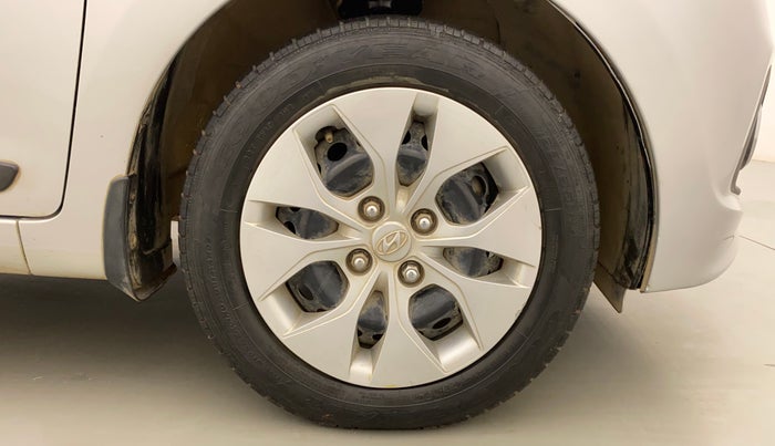 2016 Hyundai Xcent S AT 1.2, Petrol, Automatic, 36,323 km, Right Front Wheel