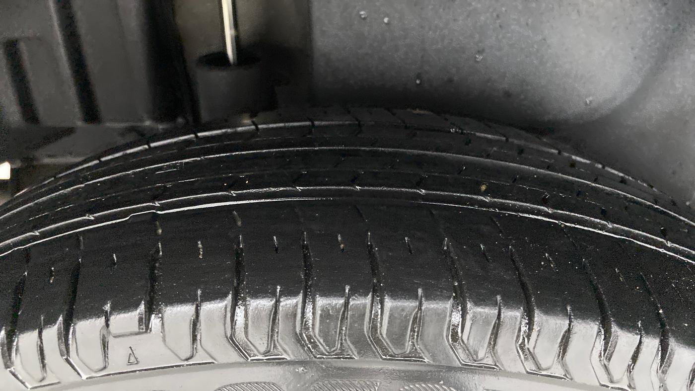 2014 Maruti Swift Dzire VDI, Diesel, Manual, 73,626 km, Right Rear Tyre Tread