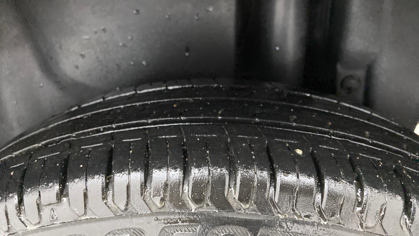 2014 Maruti Swift Dzire VDI, Diesel, Manual, 73,626 km, Left Rear Tyre Tread