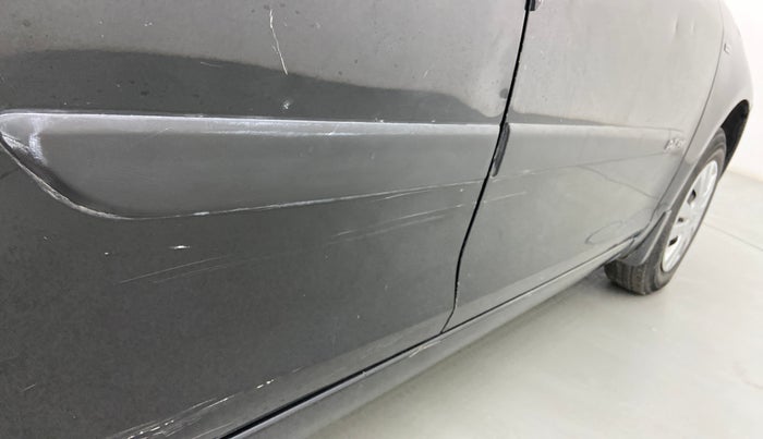 2014 Maruti Swift Dzire VDI, Diesel, Manual, 73,626 km, Right rear door - Slightly dented