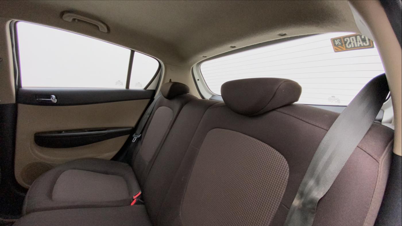 2012 Hyundai i20 ASTA 1.4 CRDI, Diesel, Manual, 1,02,029 km, Right Side Rear Door Cabin