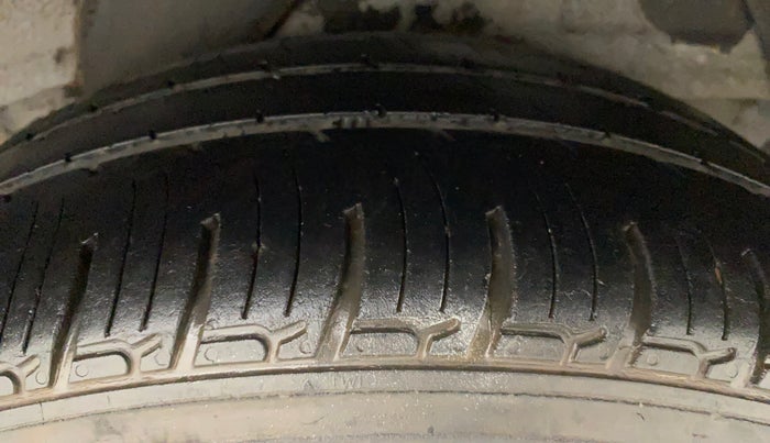 2012 Hyundai i20 ASTA 1.4 CRDI, Diesel, Manual, 1,02,029 km, Left Rear Tyre Tread