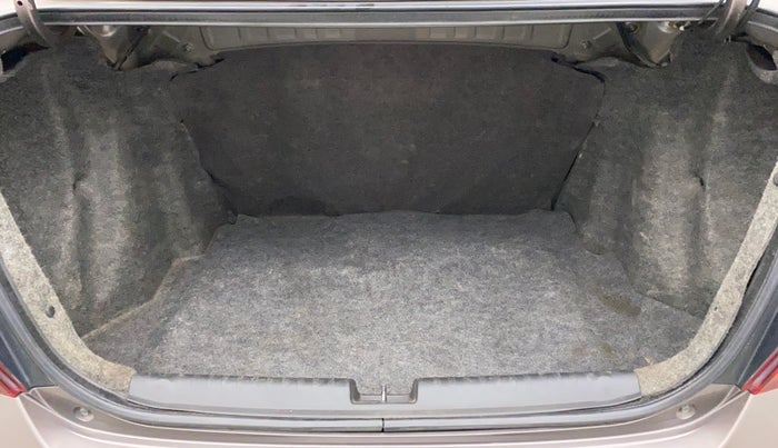 2016 Honda Amaze 1.2L I-VTEC SX, Petrol, Manual, 1,04,655 km, Boot Inside