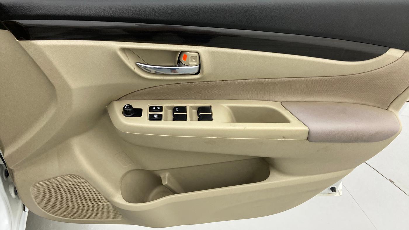 2017 Maruti Ciaz DELTA 1.3 DDIS SHVS, Diesel, Manual, 58,541 km, Driver Side Door Panels Control