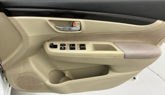 2017 Maruti Ciaz DELTA 1.3 DDIS SHVS, Diesel, Manual, 58,541 km, Driver Side Door Panels Control