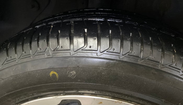 2015 Hyundai Elite i20 ASTA 1.2, Petrol, Manual, 1,01,276 km, Right Rear Tyre Tread