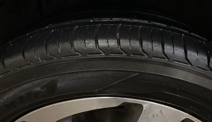 2015 Hyundai Elite i20 ASTA 1.2, Petrol, Manual, 1,01,276 km, Left Front Tyre Tread