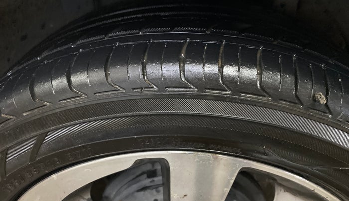 2015 Hyundai Elite i20 ASTA 1.2, Petrol, Manual, 1,01,276 km, Left Rear Tyre Tread