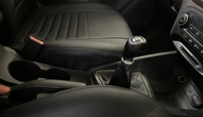 2015 Hyundai Elite i20 ASTA 1.2, Petrol, Manual, 1,01,276 km, Gear Lever