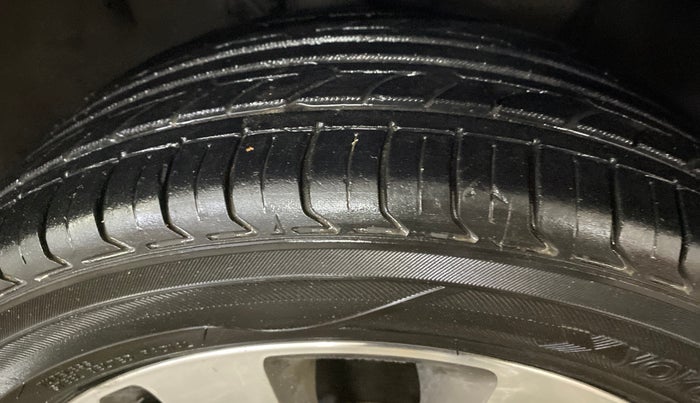 2015 Hyundai Elite i20 ASTA 1.2, Petrol, Manual, 1,01,276 km, Right Front Tyre Tread