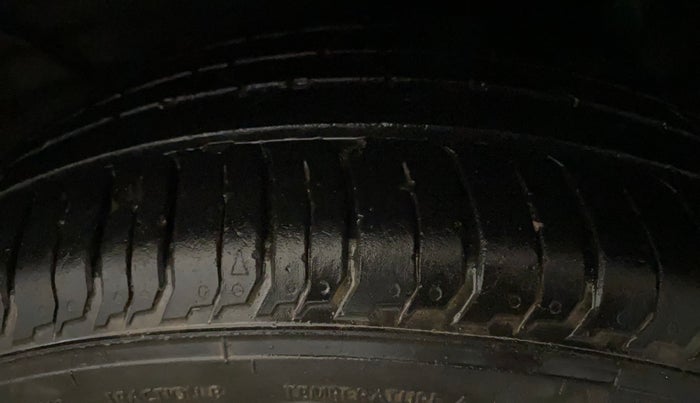 2022 Hyundai NEW I20 ASTA 1.2 MT, Petrol, Manual, 37,171 km, Left Rear Tyre Tread