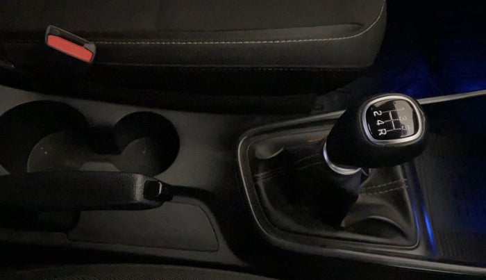 2022 Hyundai NEW I20 ASTA 1.2 MT, Petrol, Manual, 37,171 km, Gear Lever