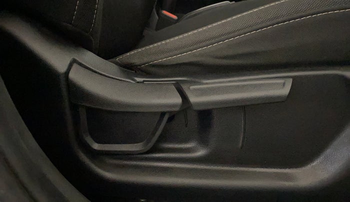 2022 Hyundai NEW I20 ASTA 1.2 MT, Petrol, Manual, 37,171 km, Driver Side Adjustment Panel