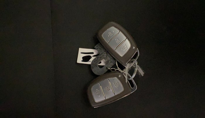 2022 Hyundai NEW I20 ASTA 1.2 MT, Petrol, Manual, 37,171 km, Key Close Up