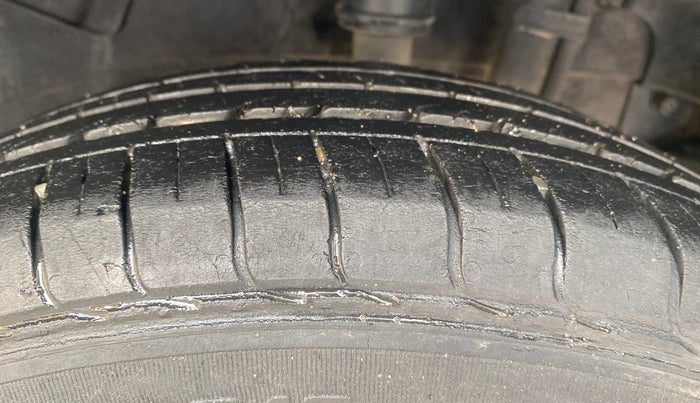 2022 Tata NEXON XMA SUNROOF PETROL, Petrol, Automatic, 90,073 km, Left Rear Tyre Tread