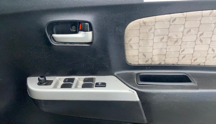 2016 Maruti Wagon R 1.0 VXI AMT, Petrol, Automatic, 61,534 km, Driver Side Door Panels Control