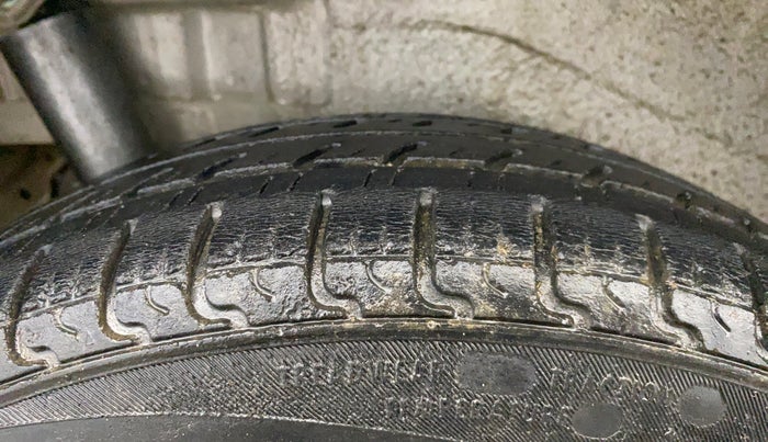 2016 Maruti Wagon R 1.0 VXI AMT, Petrol, Automatic, 61,534 km, Right Rear Tyre Tread