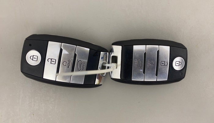 2020 KIA SONET GTX PLUS 1.0 IMT, Petrol, Manual, 56,883 km, Key Close Up