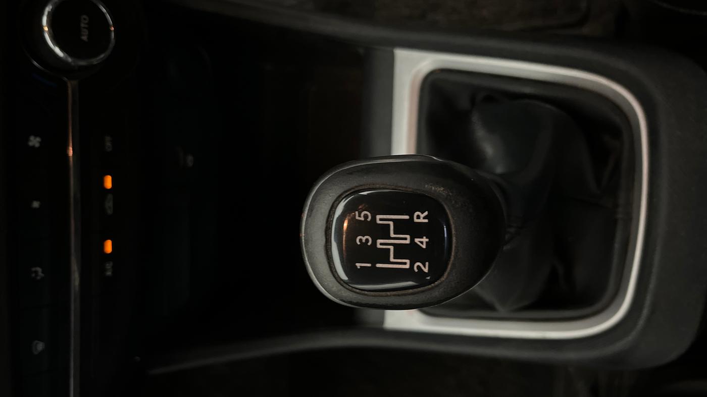 2022 Tata PUNCH CREATIVE  1.2 RTN DUAL TONE, Petrol, Manual, 65,672 km, Gear Lever