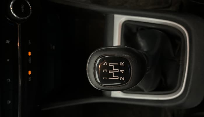 2022 Tata PUNCH CREATIVE  1.2 RTN DUAL TONE, Petrol, Manual, 65,672 km, Gear Lever